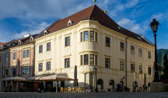 Szent Mihály templom, Storno-ház és Tábornok-ház